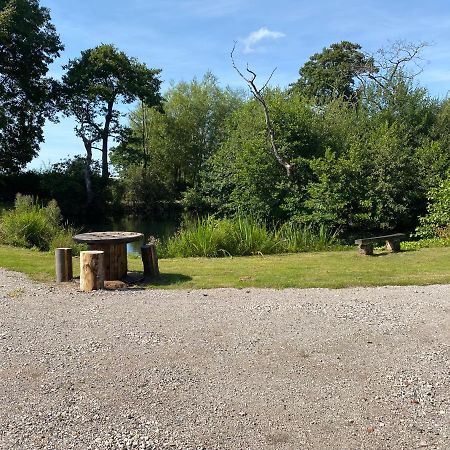 Kingfisher Cabin - Wild Escapes Wrenbury Off Grid Glamping - Ages 12 And Over Baddiley ภายนอก รูปภาพ