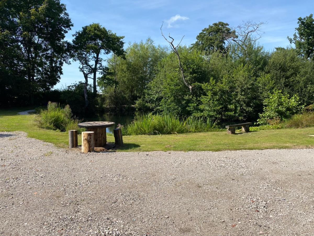 Kingfisher Cabin - Wild Escapes Wrenbury Off Grid Glamping - Ages 12 And Over Baddiley ภายนอก รูปภาพ