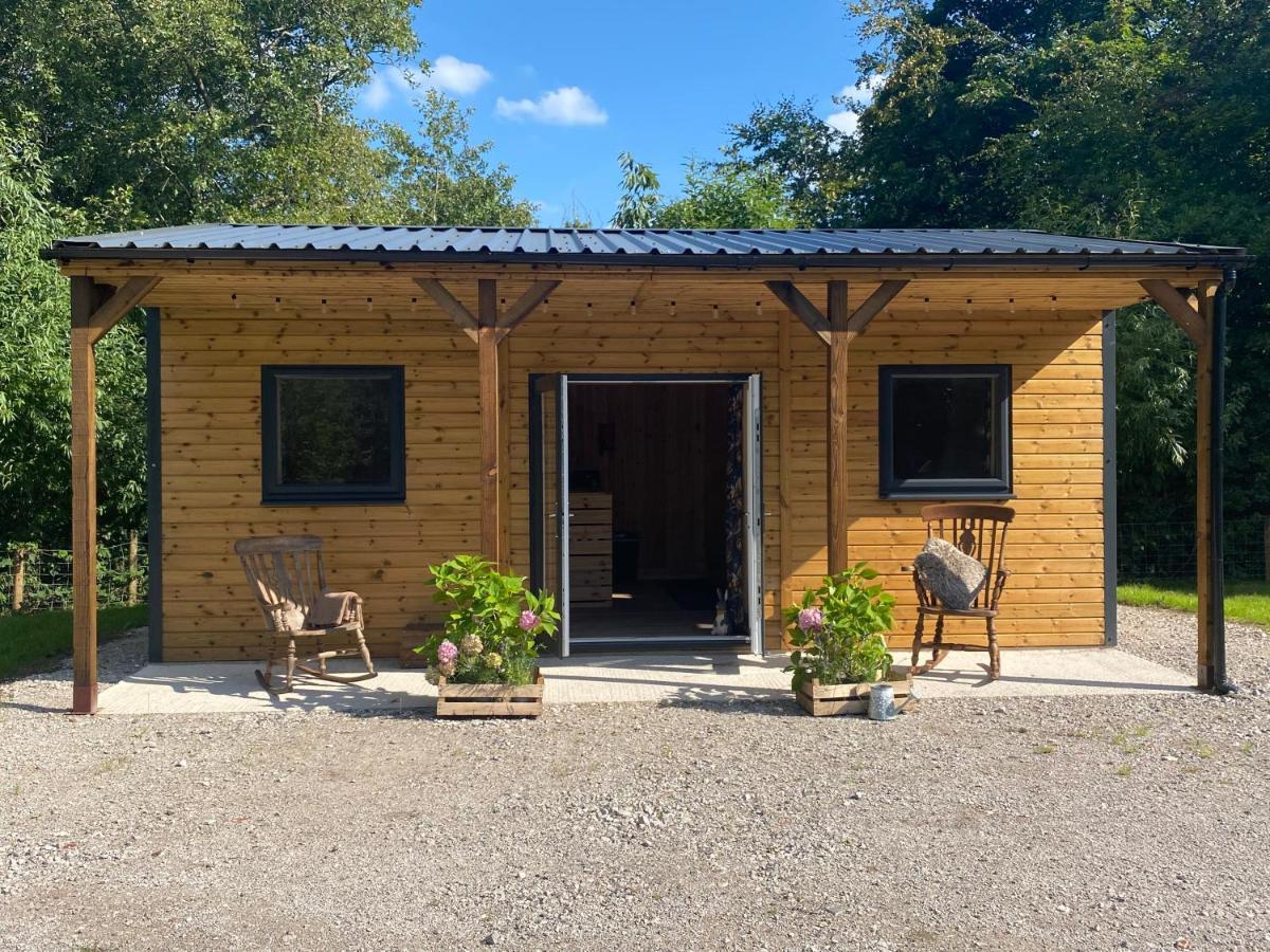 Kingfisher Cabin - Wild Escapes Wrenbury Off Grid Glamping - Ages 12 And Over Baddiley ภายนอก รูปภาพ