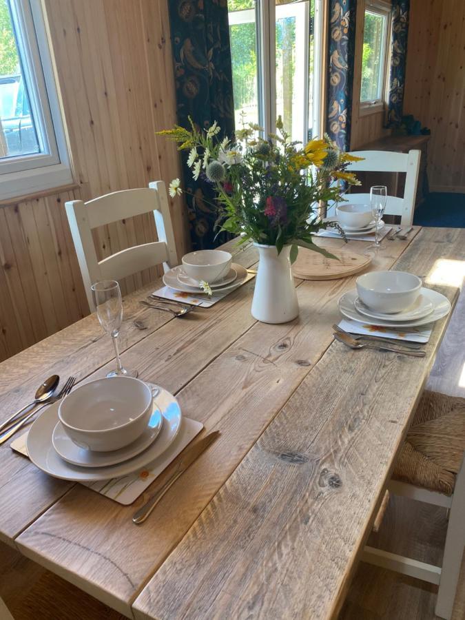 Kingfisher Cabin - Wild Escapes Wrenbury Off Grid Glamping - Ages 12 And Over Baddiley ภายนอก รูปภาพ