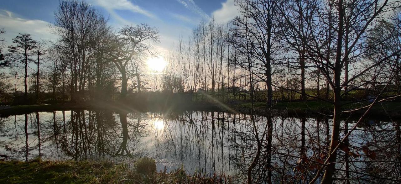 Kingfisher Cabin - Wild Escapes Wrenbury Off Grid Glamping - Ages 12 And Over Baddiley ภายนอก รูปภาพ