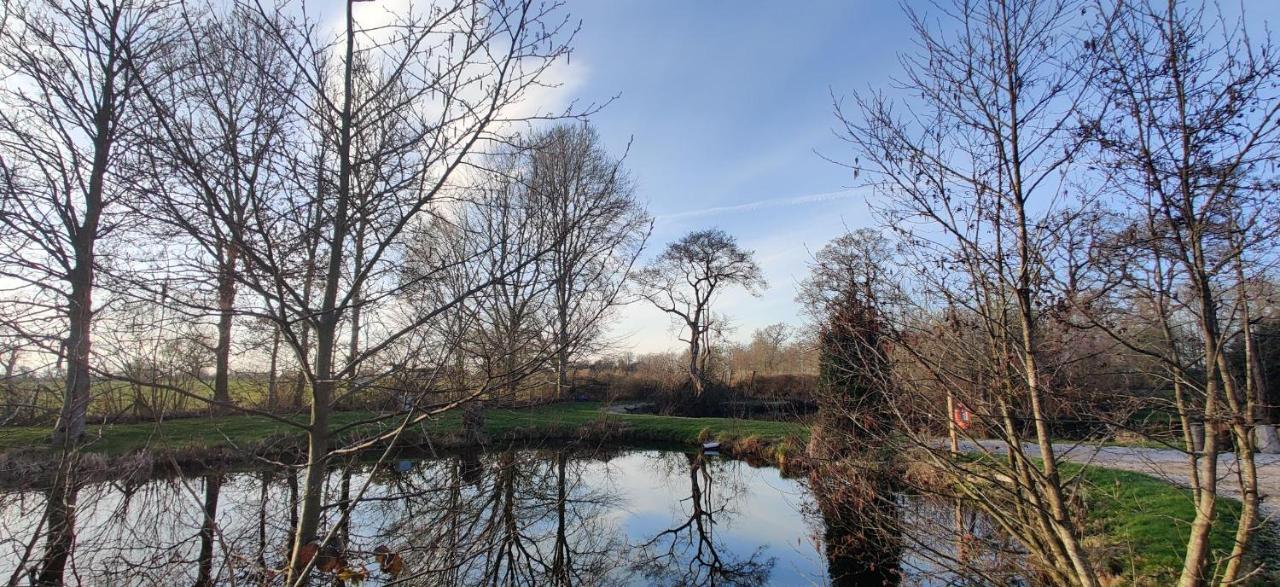 Kingfisher Cabin - Wild Escapes Wrenbury Off Grid Glamping - Ages 12 And Over Baddiley ภายนอก รูปภาพ